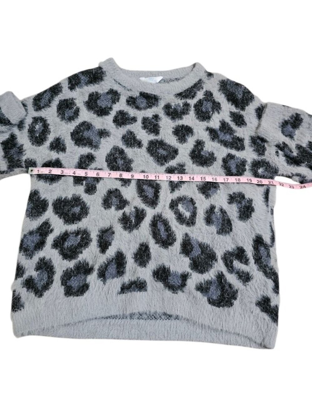 Time And Tru Women L 12-14 Fuzzy Animal Print Sweater Gray Black Statement Knit - Picture 5 of 7
